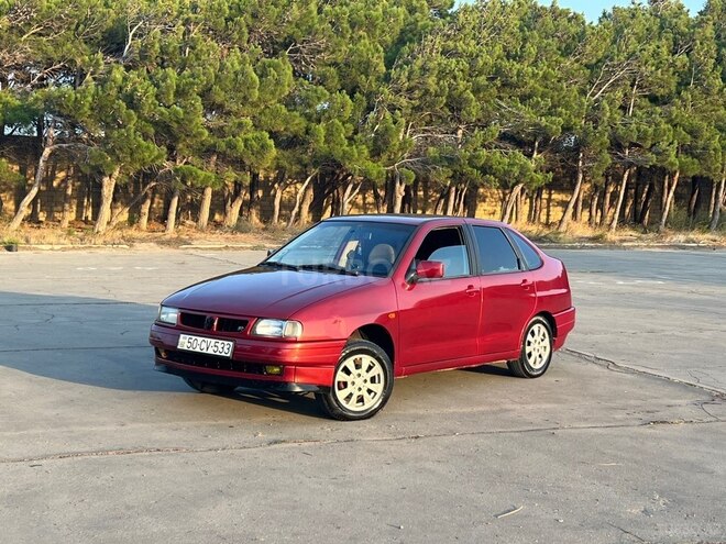 Volkswagen Polo 1995, 330,000 km - 1.6 l - Sumqayıt