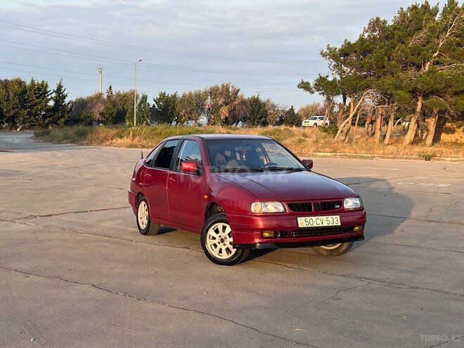 Volkswagen Polo 1995, 330,000 km - 1.6 l - Sumqayıt