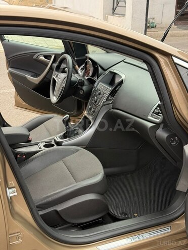 Opel Astra 2013, 174,000 km - 1.4 l - Gəncə