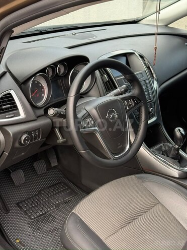 Opel Astra 2013, 174,000 km - 1.4 l - Gəncə