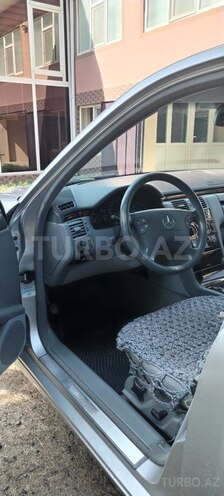 Mercedes E 240 2000, 187,050 km - 2.6 l - Bakı