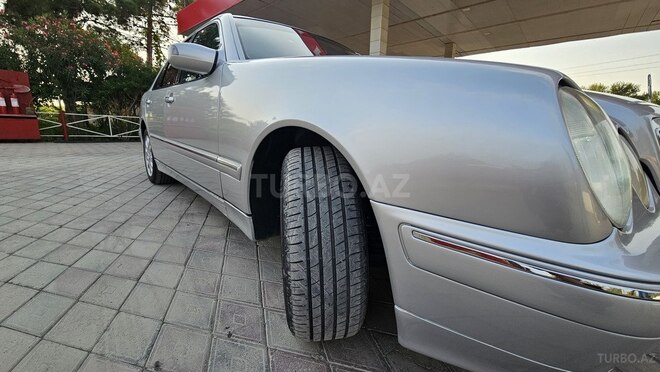 Mercedes E 270 2001, 385,000 km - 2.7 l - Salyan