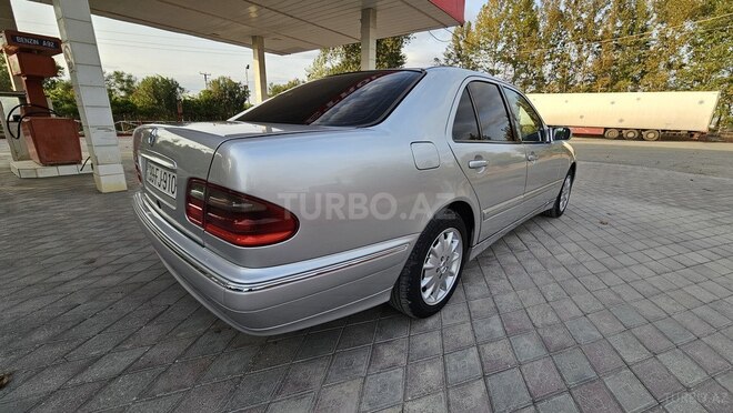 Mercedes E 270 2001, 385,000 km - 2.7 l - Salyan