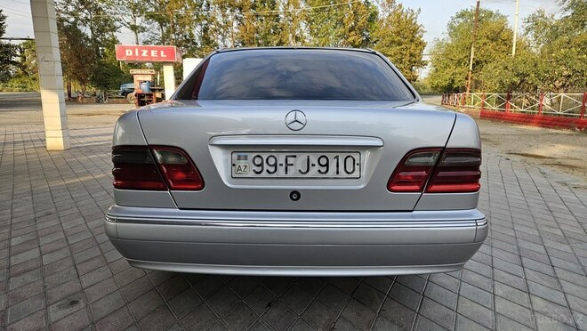 Mercedes E 270 2001, 385,000 km - 2.7 l - Salyan