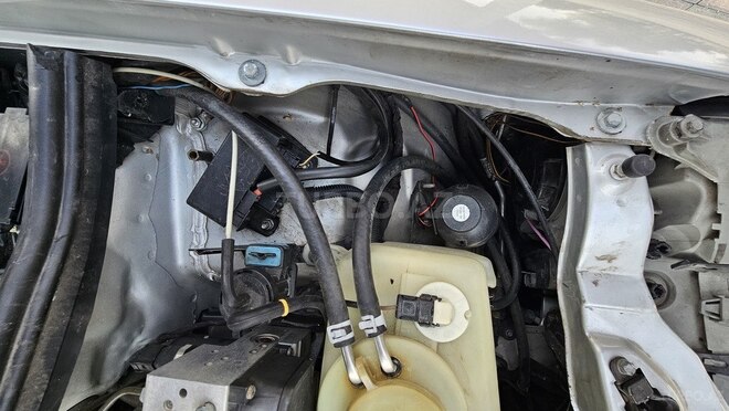 Mercedes E 270 2001, 385,000 km - 2.7 l - Salyan