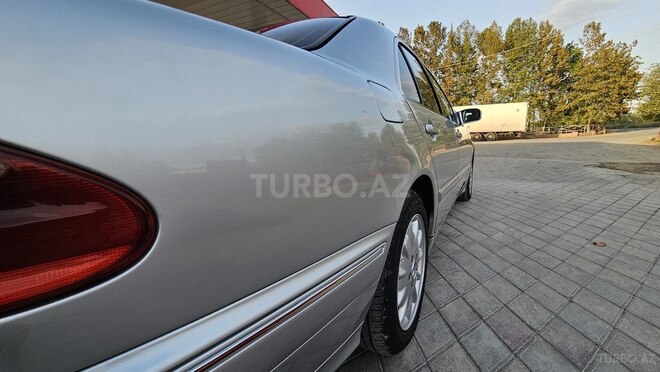 Mercedes E 270 2001, 385,000 km - 2.7 l - Salyan