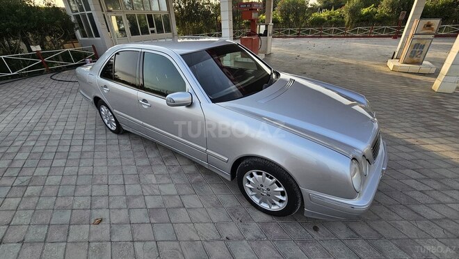 Mercedes E 270 2001, 385,000 km - 2.7 l - Salyan