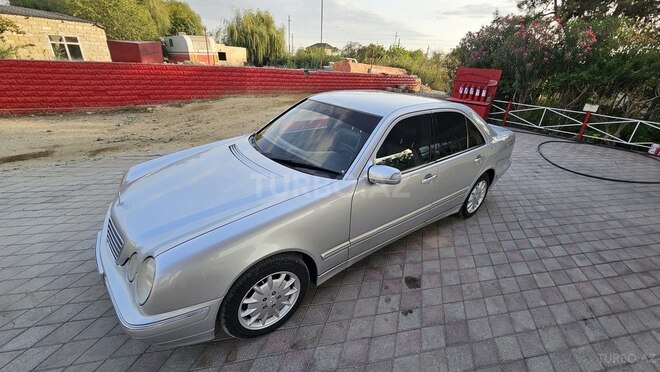 Mercedes E 270 2001, 385,000 km - 2.7 l - Salyan