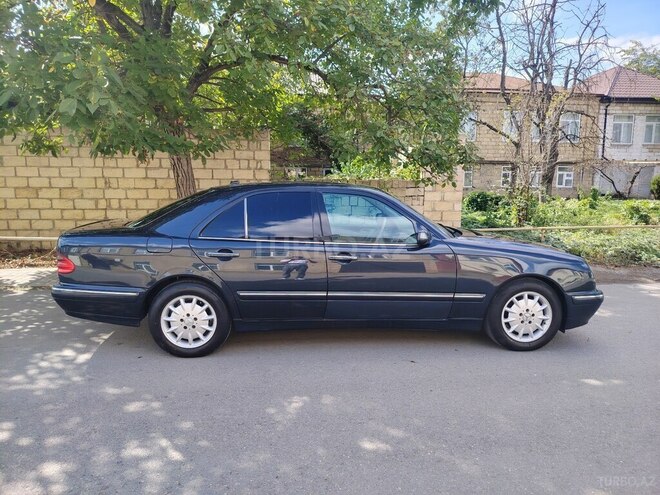 Mercedes E 270 2001, 430,000 km - 2.7 л - Quba