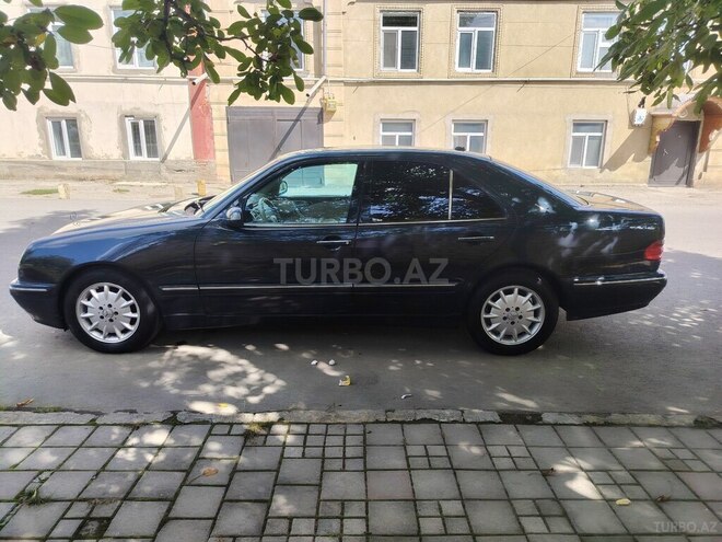 Mercedes E 270 2001, 430,000 km - 2.7 л - Quba