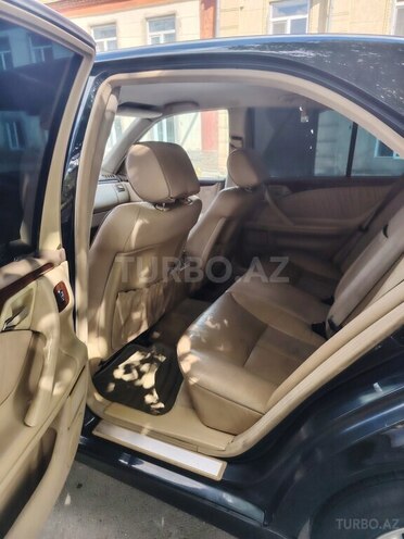 Mercedes E 270 2001, 430,000 km - 2.7 л - Quba