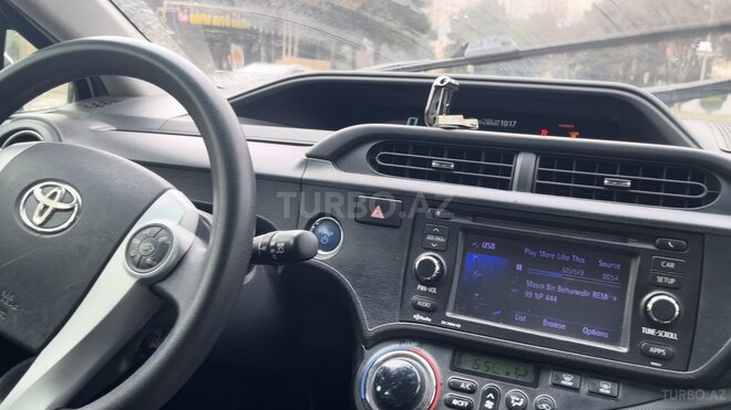 Toyota Prius C 2014, 160,934 km - 1.5 л - Zaqatala