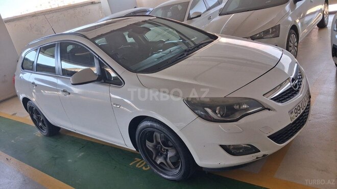 Opel Astra 2011, 240,000 km - 1.6 l - Bakı