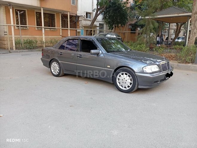 Mercedes C 220 1999, 300,000 km - 2.2 l - Bakı