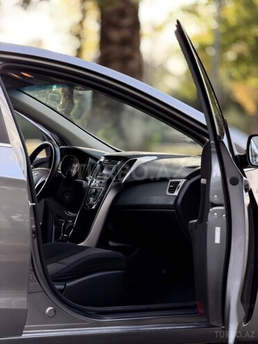 Hyundai Elantra 2015, 120,000 km - 2.0 l - İsmayıllı