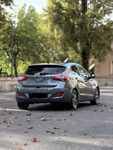 Hyundai Elantra 2015, 120,000 km - 2.0 l - İsmayıllı