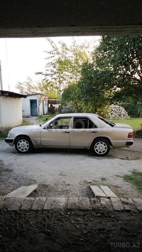Mercedes 230 E 1992, 368,122 km - 2.3 l - Astara