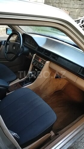 Mercedes 230 E 1992, 368,122 km - 2.3 l - Astara