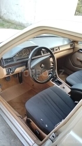 Mercedes 230 E 1992, 368,122 km - 2.3 l - Astara