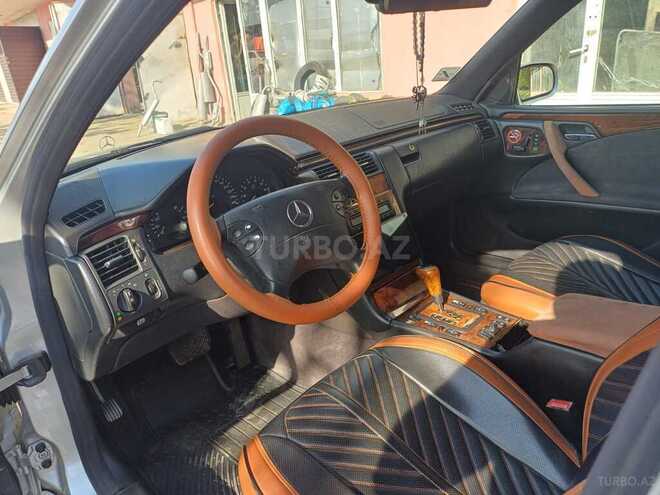 Mercedes E 240 2001, 280,000 km - 2.6 l - Şirvan