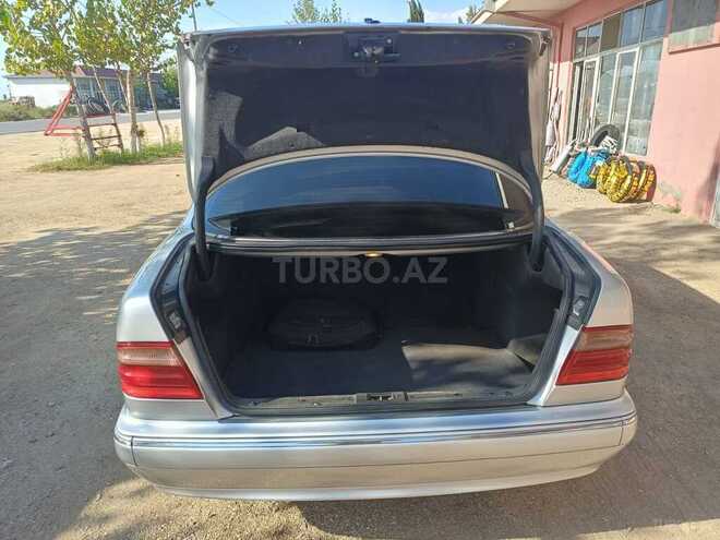 Mercedes E 240 2001, 280,000 km - 2.6 l - Şirvan