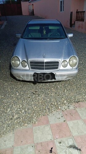 Mercedes E 220 1996, 285,000 km - 2.2 л - Qazax