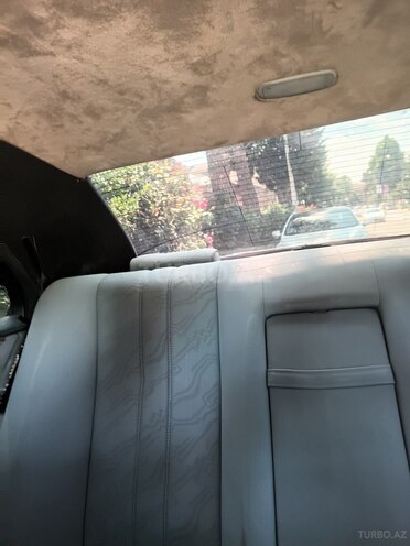 Mercedes E 220 1996, 285,000 km - 2.2 л - Qazax
