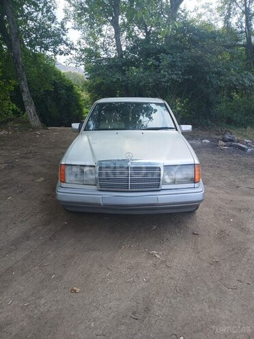 Mercedes  1993, 250,000 km - 2.0 л - Füzuli