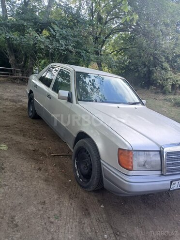 Mercedes  1993, 250,000 km - 2.0 л - Füzuli