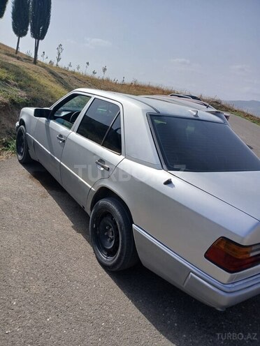 Mercedes  1993, 250,000 km - 2.0 л - Füzuli