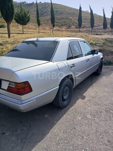 Mercedes  1993, 250,000 km - 2.0 л - Füzuli