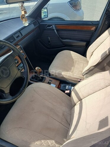 Mercedes  1993, 250,000 km - 2.0 л - Füzuli
