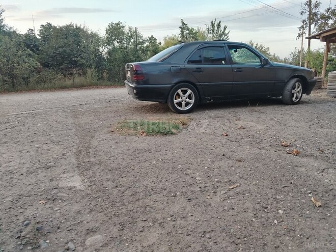 Mercedes C 220 1994, 345,880 km - 2.2 l - Yevlax