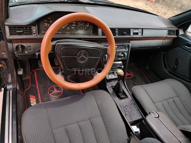 Mercedes  1990, 299,908 km - 2.0 l - Bakı
