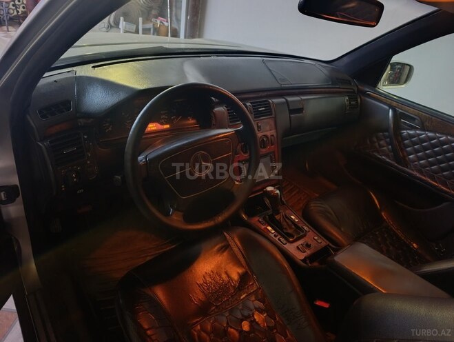 Mercedes E 240 1998, 300,000 km - 2.4 l - Gəncə