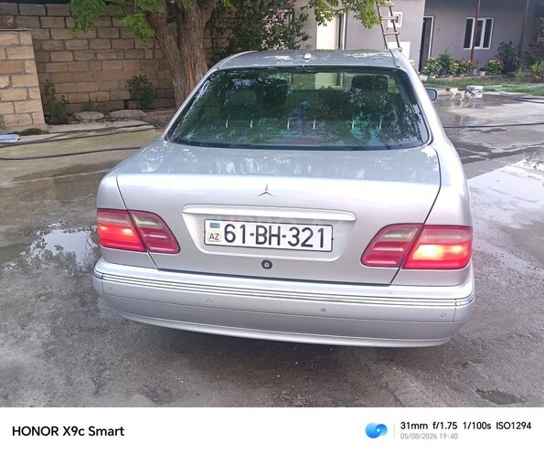 Mercedes E 280 4MATIC 2001, 271,500 km - 2.8 l - Bakı