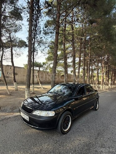 Opel Vectra 1996, 235,000 km - 1.6 l - Sumqayıt
