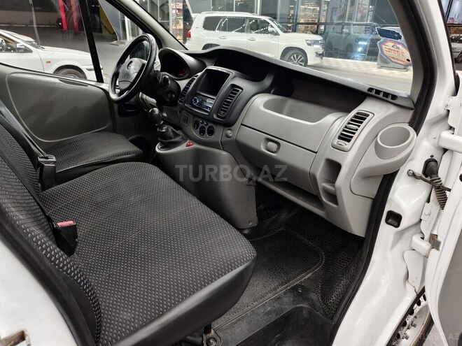 Opel Vivaro 2011, 235,000 km - 2.0 l - Naxçıvan