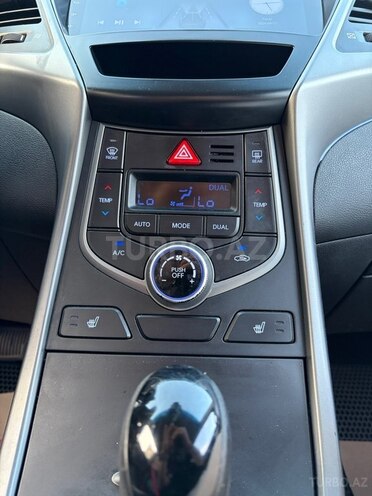 Hyundai Elantra 2015, 235,000 km - 1.6 l - Bakı