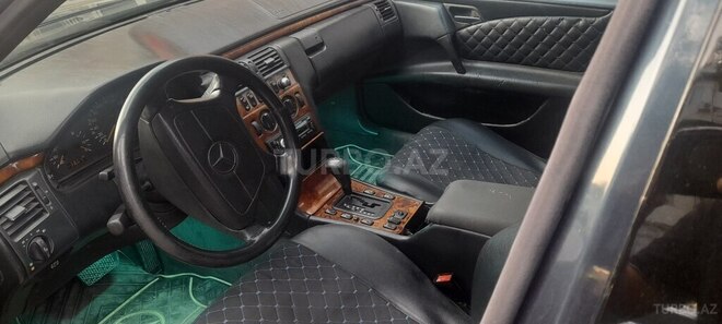 Mercedes E 230 1997, 285,367 km - 2.3 l - Bərdə
