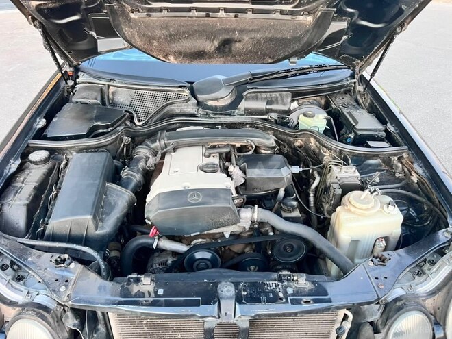 Mercedes E 200 1997, 270,000 km - 2.0 l - Bakı
