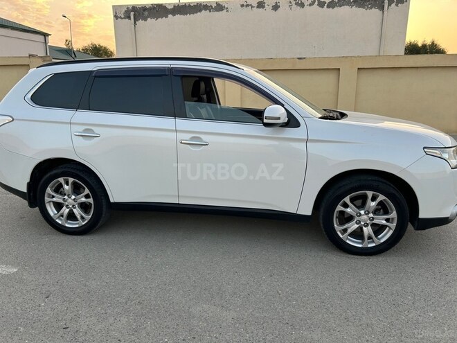 Mitsubishi Outlander 2015, 157,000 km - 2.4 л - Bakı