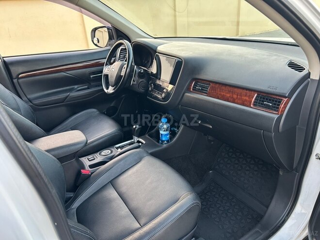 Mitsubishi Outlander 2015, 157,000 km - 2.4 л - Bakı