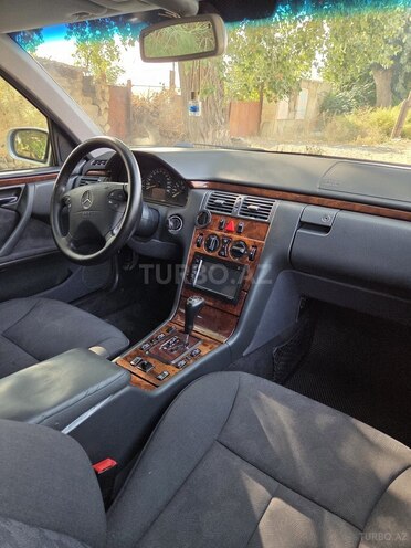 Mercedes E 240 1999, 350,000 km - 2.4 л - Şəmkir