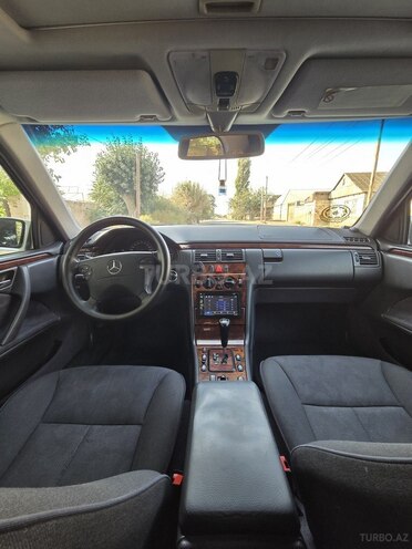 Mercedes E 240 1999, 350,000 km - 2.4 л - Şəmkir
