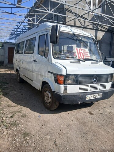 Mercedes 208 D 1995, 444,000 km - 2.3 l - Masallı