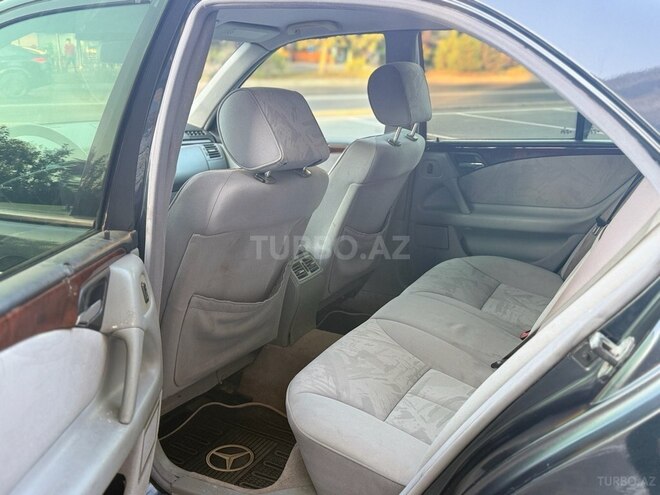 Mercedes E 240 1999, 303,000 km - 2.4 л - Bakı