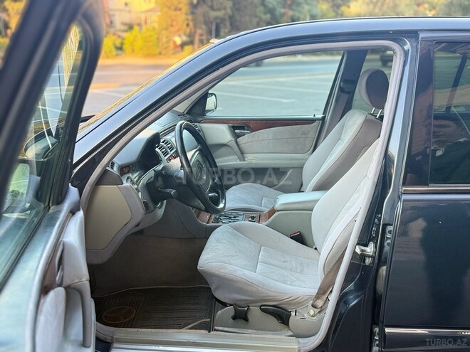Mercedes E 240 1999, 303,000 km - 2.4 л - Bakı