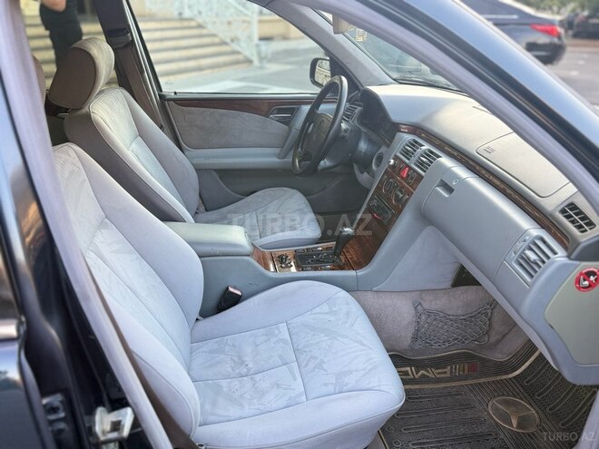 Mercedes E 240 1999, 303,000 km - 2.4 л - Bakı