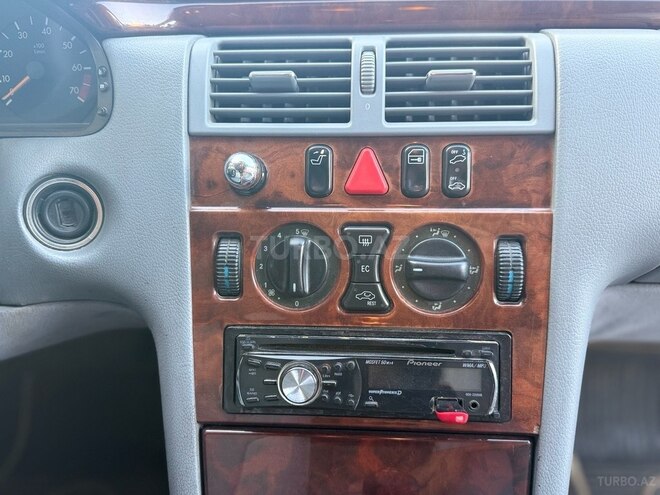 Mercedes E 240 1999, 303,000 km - 2.4 л - Bakı